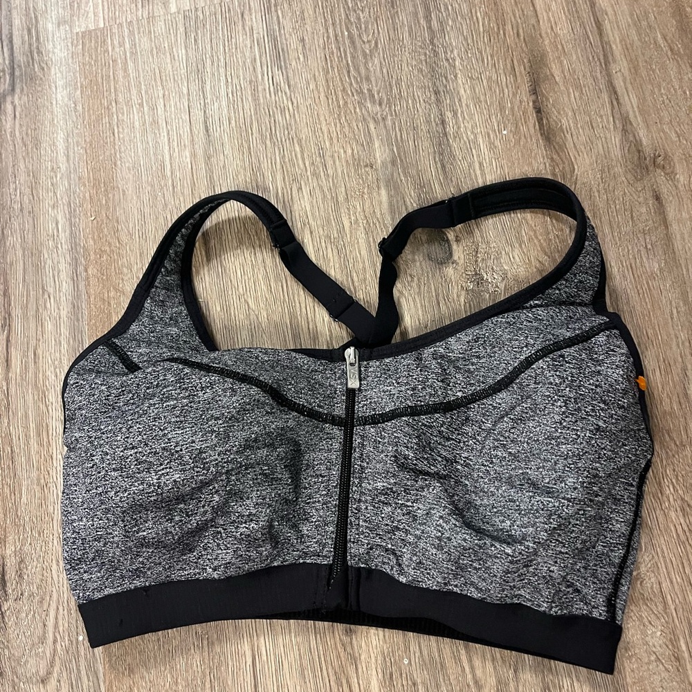 Victoria’s Secret sports bra, 34D - Picture 4 of 4